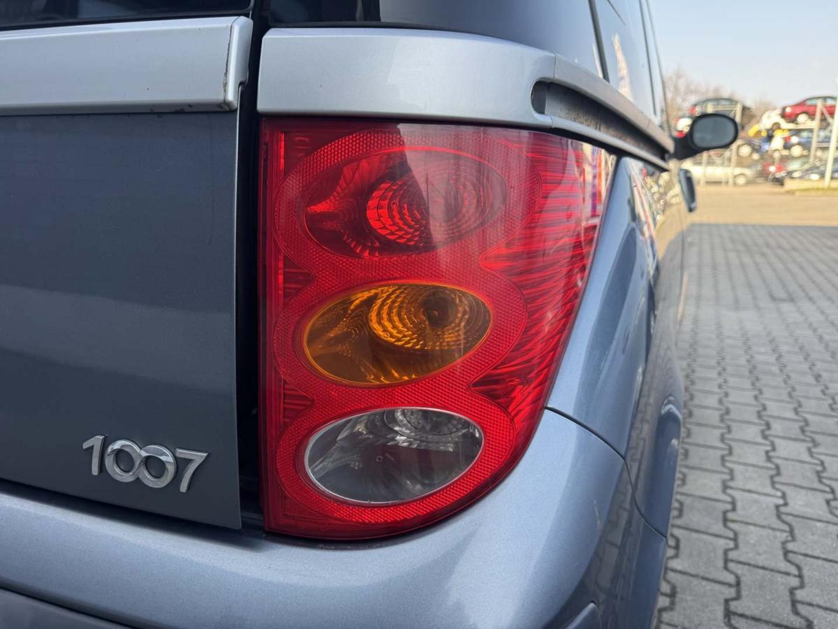 Peugeot 1007 original R&uuml;cklicht R&uuml;ckleuchte Schlussleuchte rechts Bj.2005